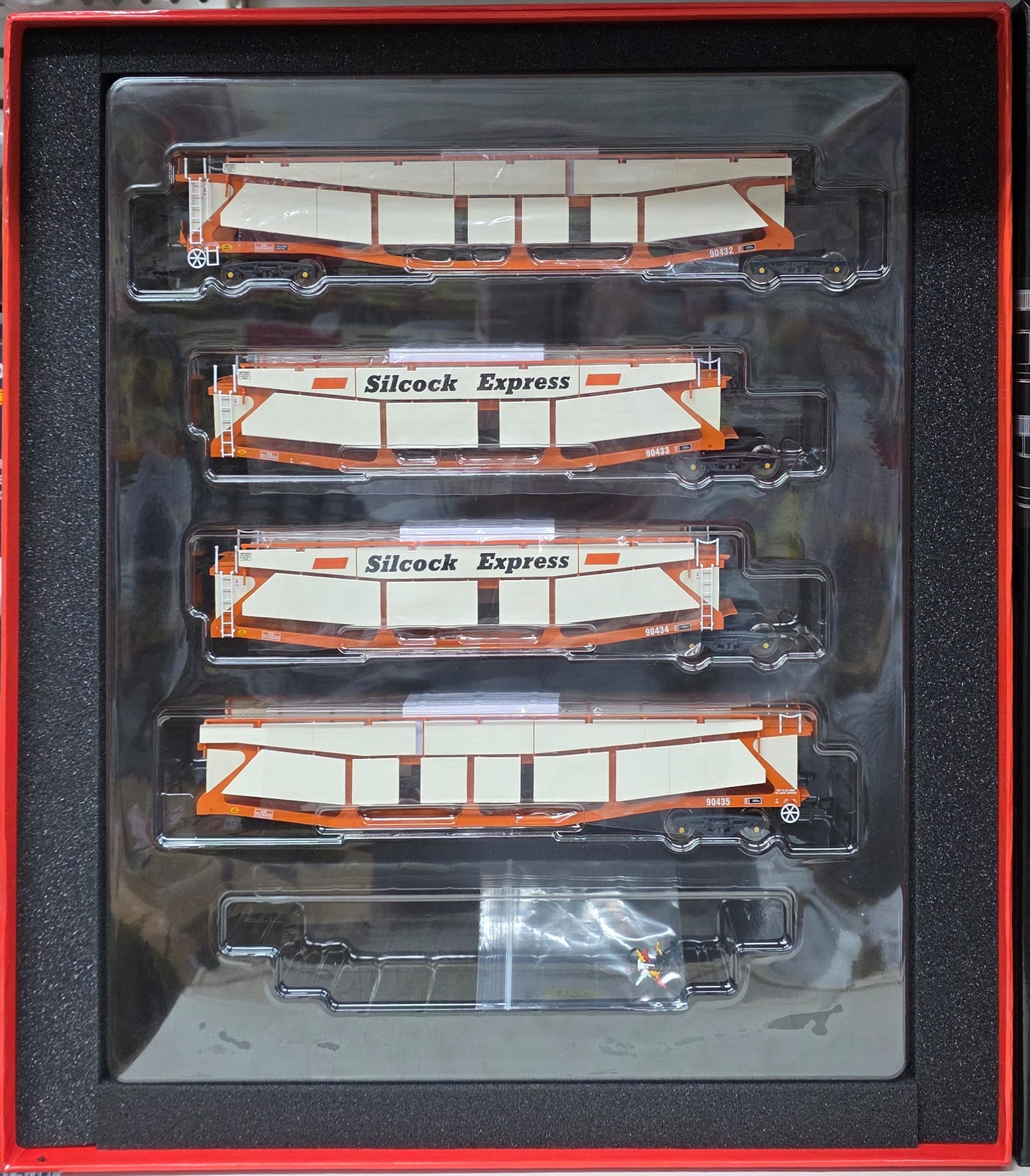 Revolution Trains RT-OO-CAR4-414B Quad set Cartic-4 car carrier - Silcock Express (Side Screens) (Set B) - Chester Model Centre