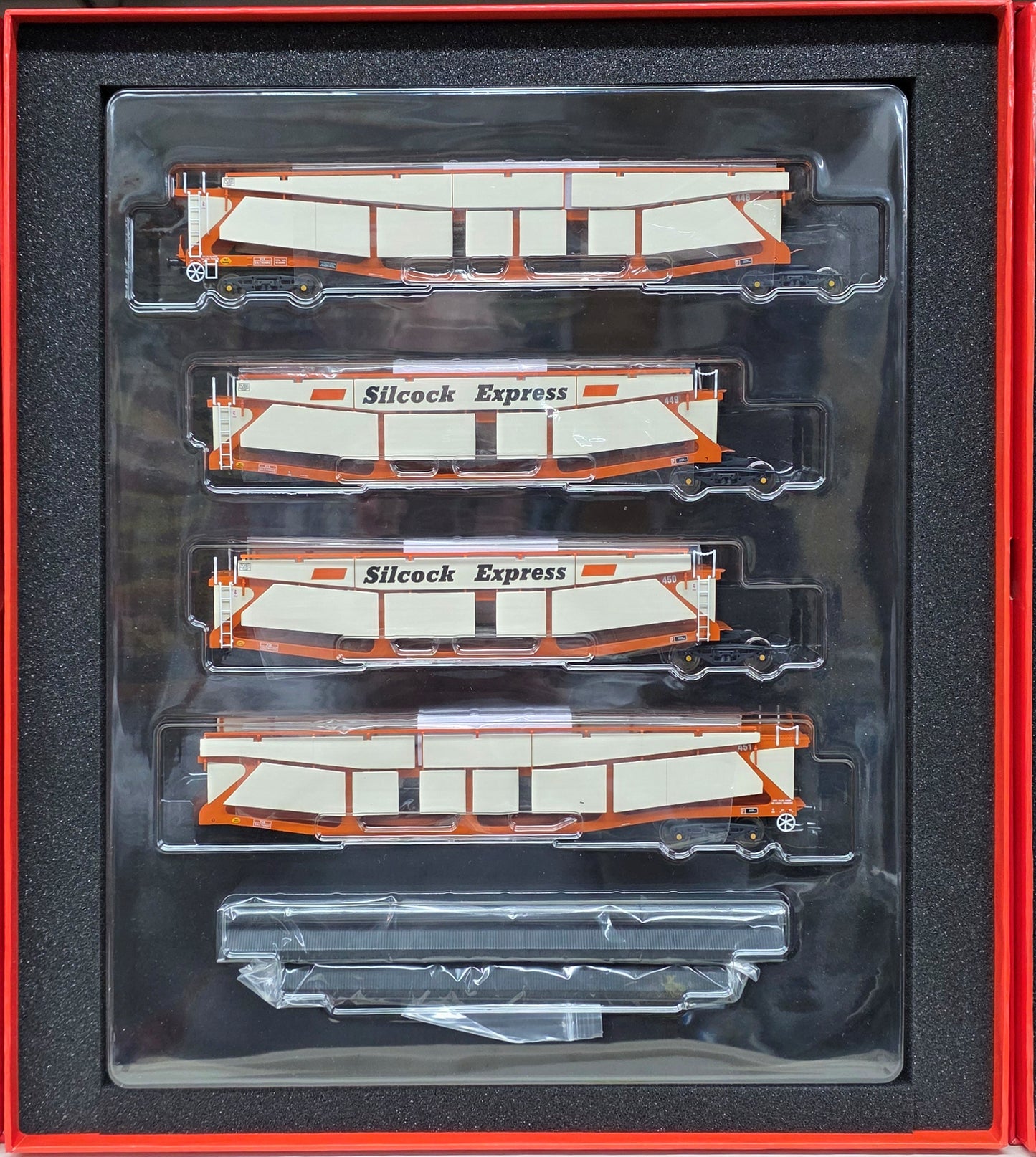 Revolution Trains RT-OO-CAR4-425A Quad set Cartic-4 car carrier - Silcock Express (Side Screens) (Set A) - Chester Model Centre