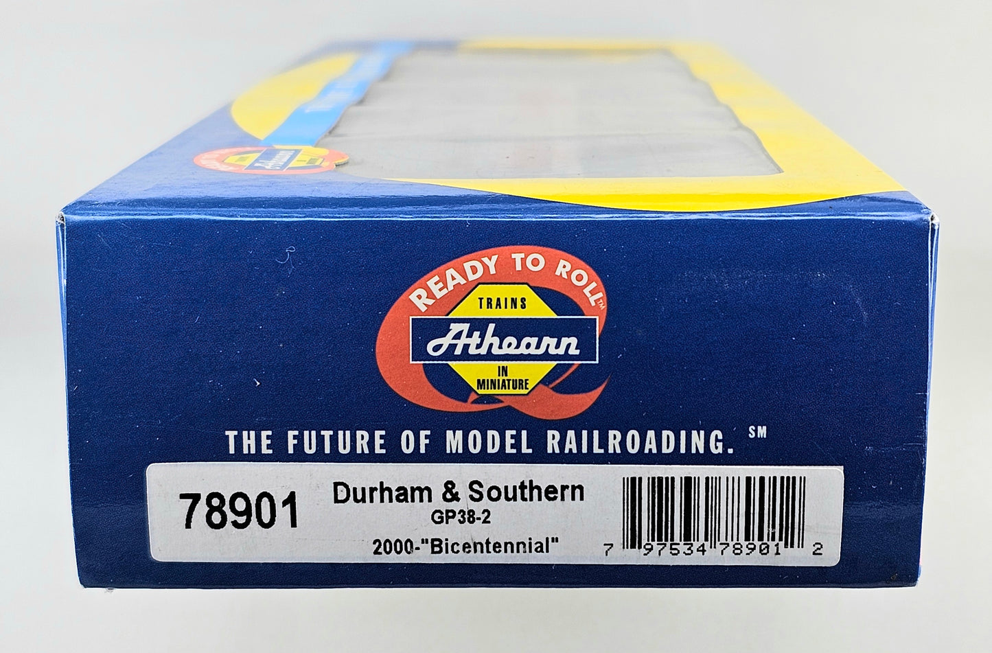ATHEARN HO Gauge #78901 GP38-2 Durham & Southern BICENTENNIAL #2000 - DC Only