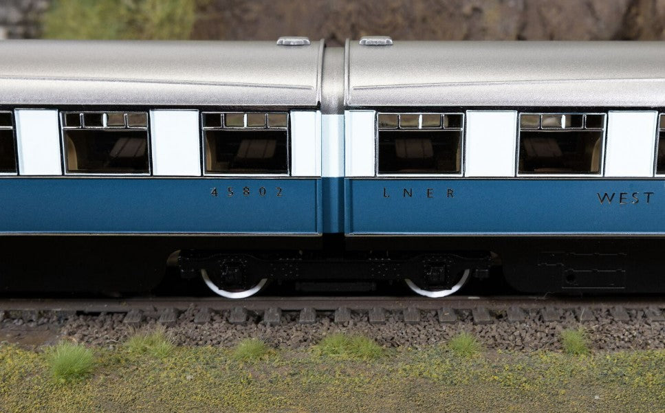 HORNBY R40477 LNER - 'West Riding Limited' - Brake Third and Kitchen Third - Coach pack - Chester Model Centre