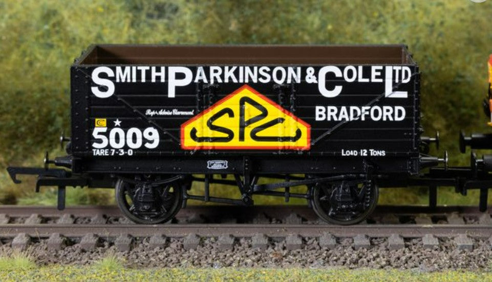 HORNBY R60306 Smith Parkinson & Cole Ltd - 7 Plank Wagon - 5009 Mineral wagon - Chester Model Centre