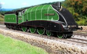 Hornby R30406 LNER - Streamlined B17 - 2870 'City of London' - Chester Model Centre