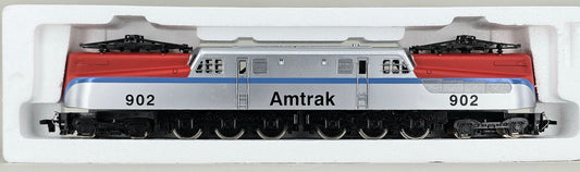 MEHANO HO Scale M29967 - BLW/GE/PRR/GG1 Locomotive Amtrak Bloody Nose Livery #902 (DC)