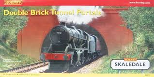 Hornby R8512 Double Brick Tunnel Portal x2 - Chester Model Centre