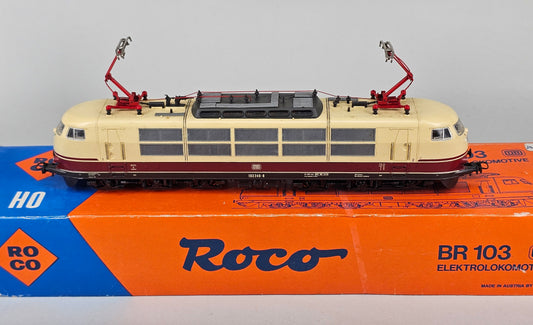 Roco 43418 BR 215 Diesel Locomotive Blue/Cream - Chester Model Centre