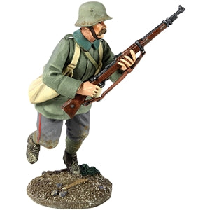 23056 1916-18 German Infantry Running with Grenade Bags No.1 - Chester Model Centre