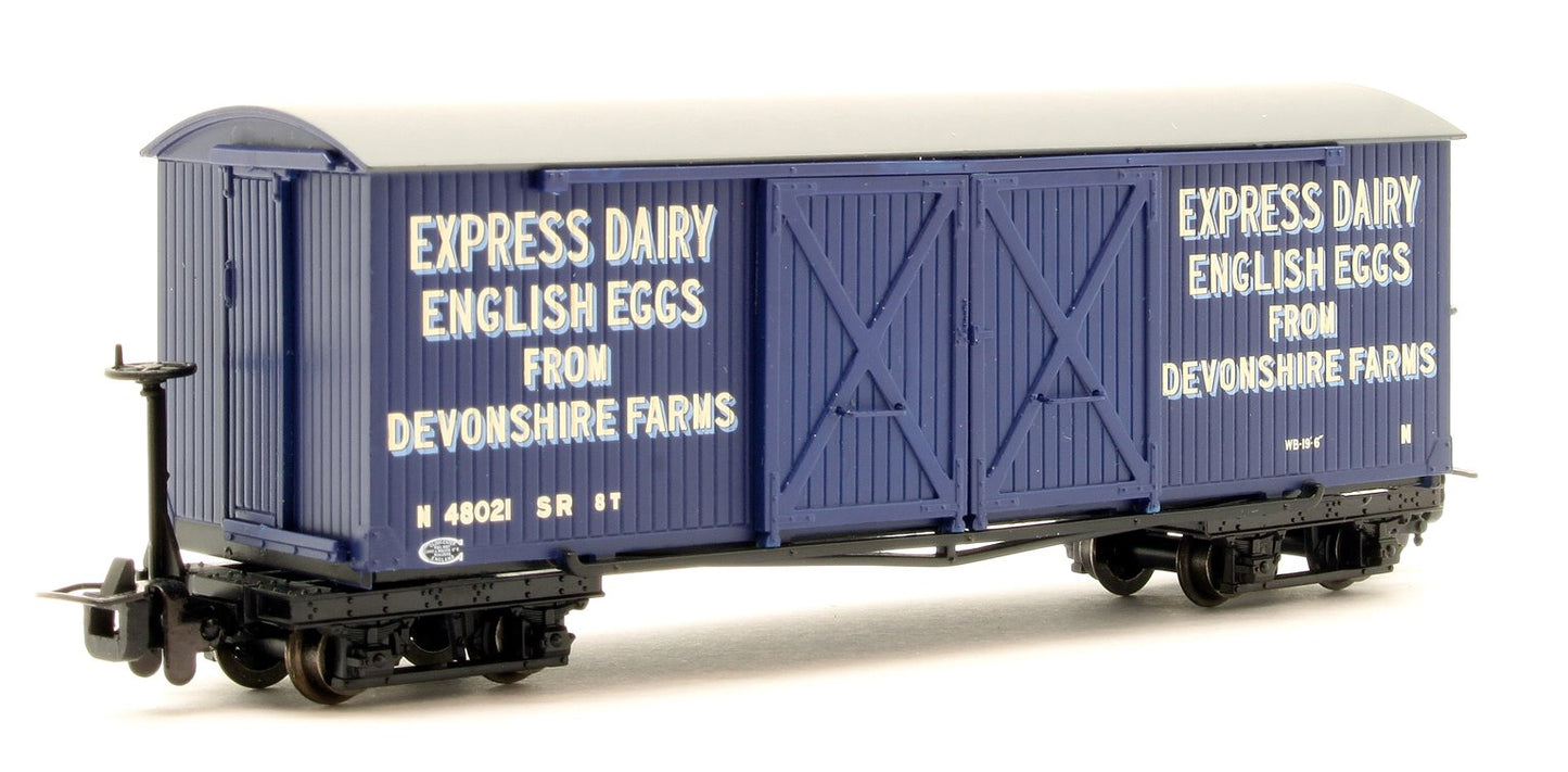 Bachmann 393-029 Bogie Covered Goods Wagon 'Express Dairy Company' Blue - Chester Model Centre