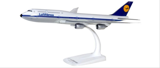 Herpa HA610599 Scale: 1:250 Snapfit Kit Boeing 747-8 Lufthansa Retro D-BAYT (1:250) - Chester Model Centre
