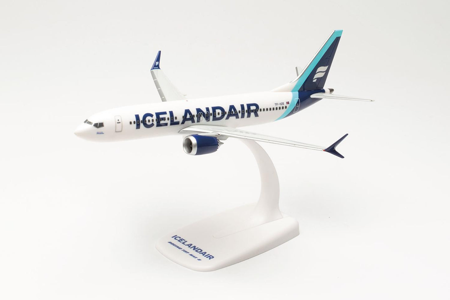 Herpa HA613743 Snapfit Boeing 737 Max 8 Icelandair TF-ICE (1:200) - Chester Model Centre