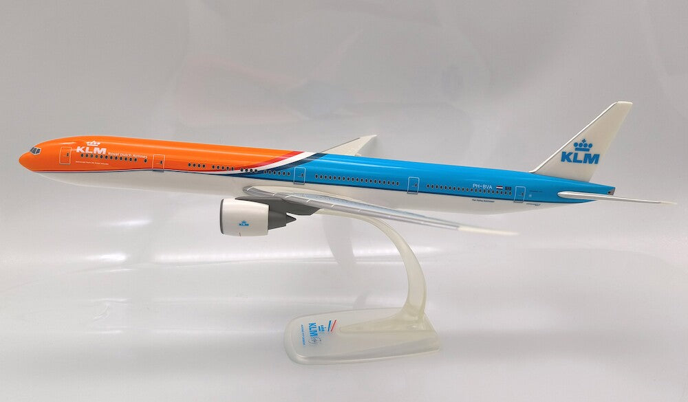 PPC Holland KLM Boeing 777-300ER Orange Pride 1:200 - Chester Model Centre