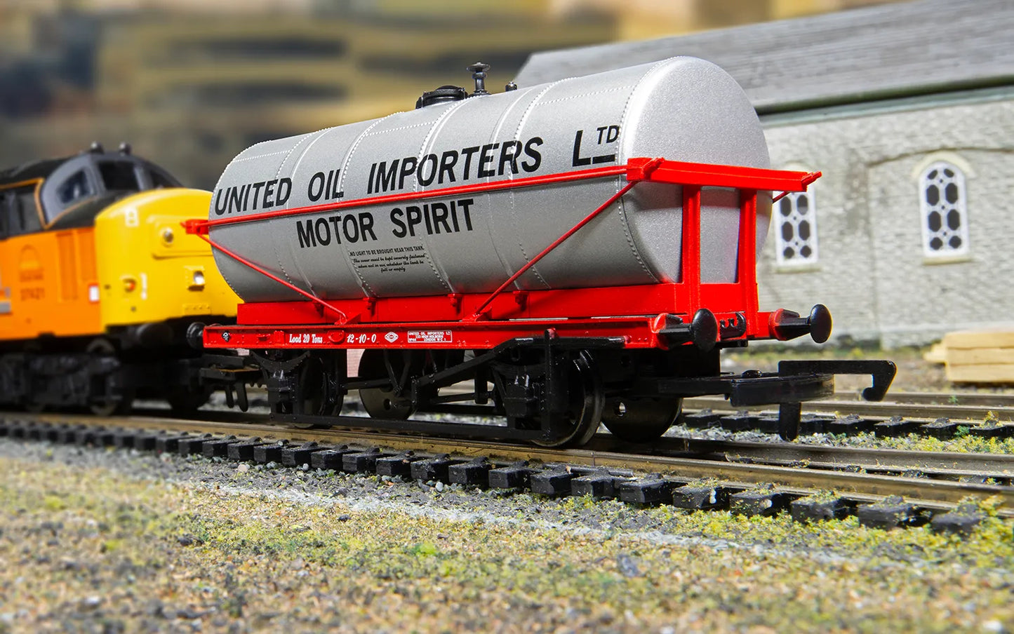 HORNBY R60293 20T Tanker 'United Oil Importers' No.44 - Chester Model Centre