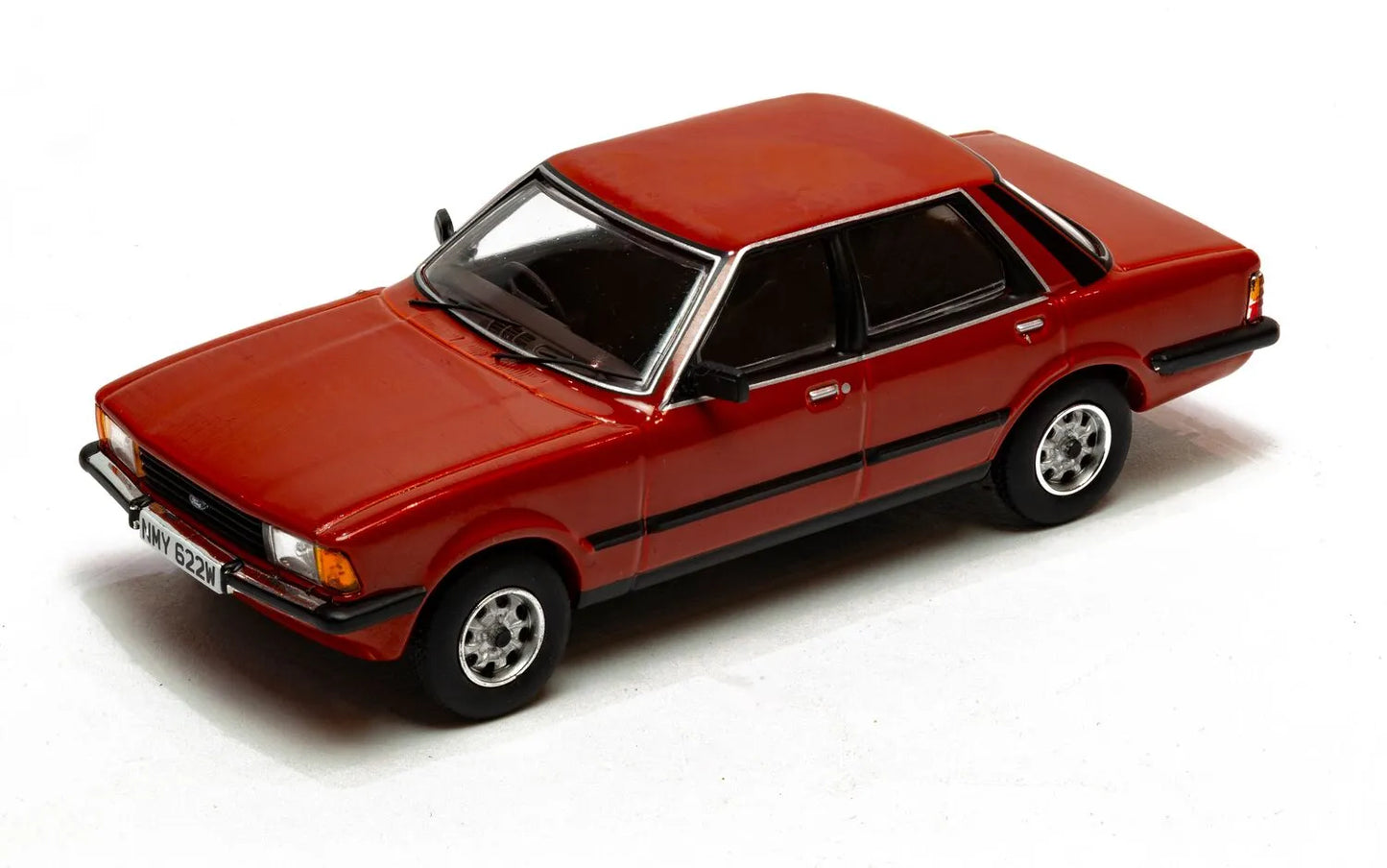 Corgi Vanguard VA15006 Ford Cortina Mk5 1.6 GL, Terracotta 1:43 scale (limited edition) - Chester Model Centre