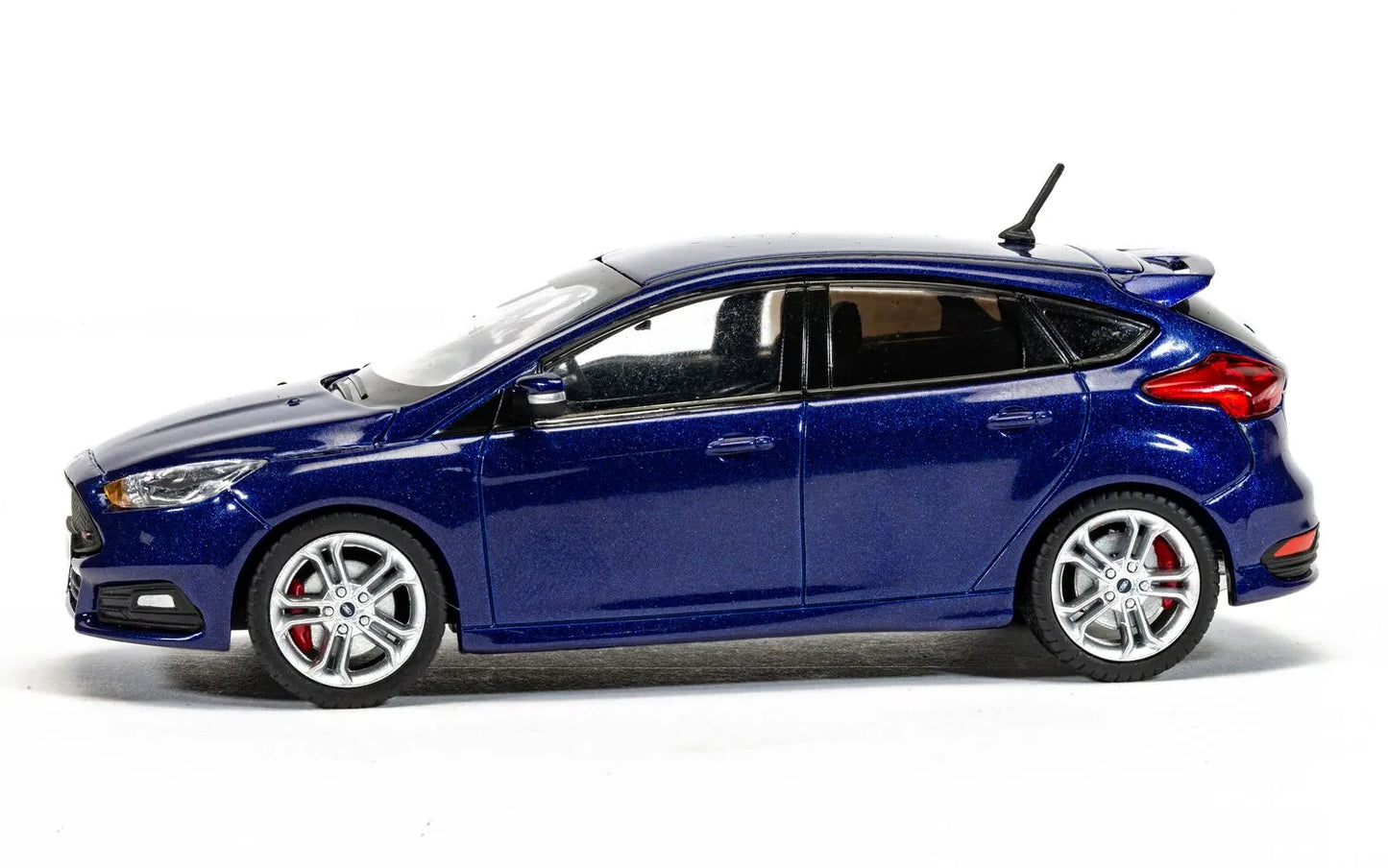 Corgi Vanguard VA15307 Ford Focus Mk3 ST, Deep Impact Blue 1:43 scale (limited edition) - Chester Model Centre