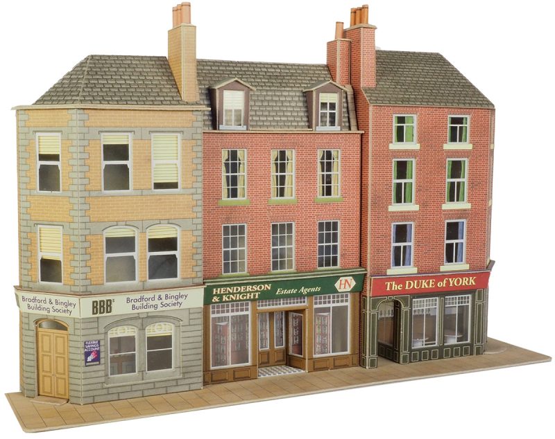 OO Gauge Low Relief Pub & Shop - Chester Model Centre