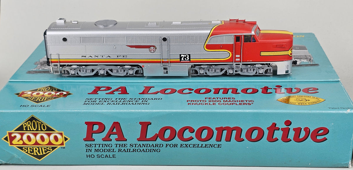 PROTO 2000 SERIES HO Scale Item:21569 PA Locomotive AT&SF #73 in Warbonnet Silver/Red Livery (DC Only) - Chester Model Centre