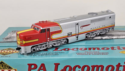 PROTO 2000 SERIES HO Scale Item:21569 PA Locomotive AT&SF #73 in Warbonnet Silver/Red Livery (DC Only) - Chester Model Centre