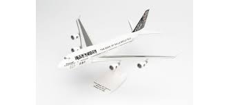 Herpa 613293 Snapfit Boeing 747-400 Iron Maiden Ed Force One (1:250) - Chester Model Centre
