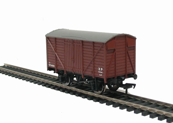 Bachmann Branch line 37-726 12 Ton Ventilated Van BR Brown - Chester Model Centre