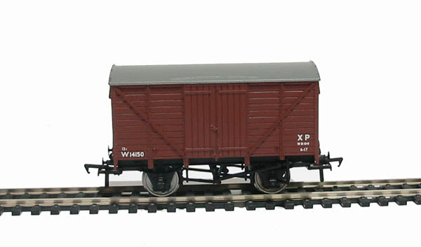 Bachmann Branch line 37-726 12 Ton Ventilated Van BR Brown - Chester Model Centre