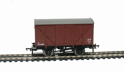 Bachmann Branch line 37-726 12 Ton Ventilated Van BR Brown - Chester Model Centre
