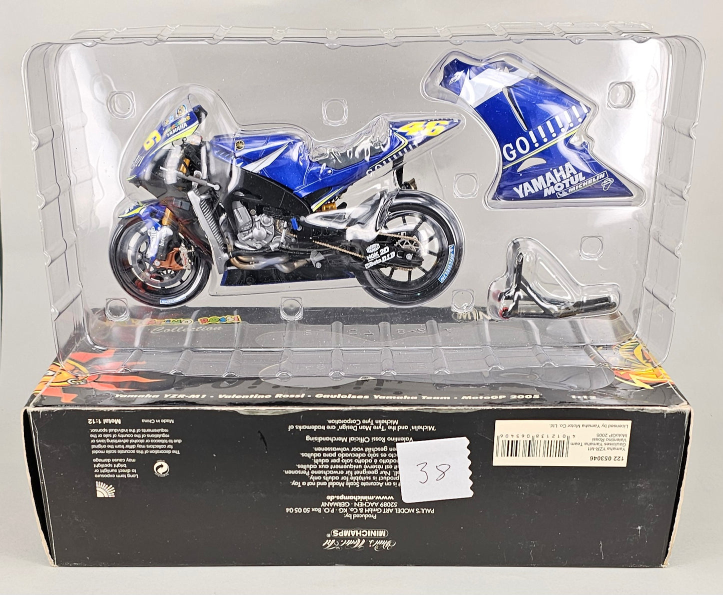 MINICHAMPS 122 053046 - 1/12 Scale Die-Cast YAMAHA YZR-M1 Gauloises Yamaha Team Valentino Rossi MotoGP 2005 - Chester Model Centre