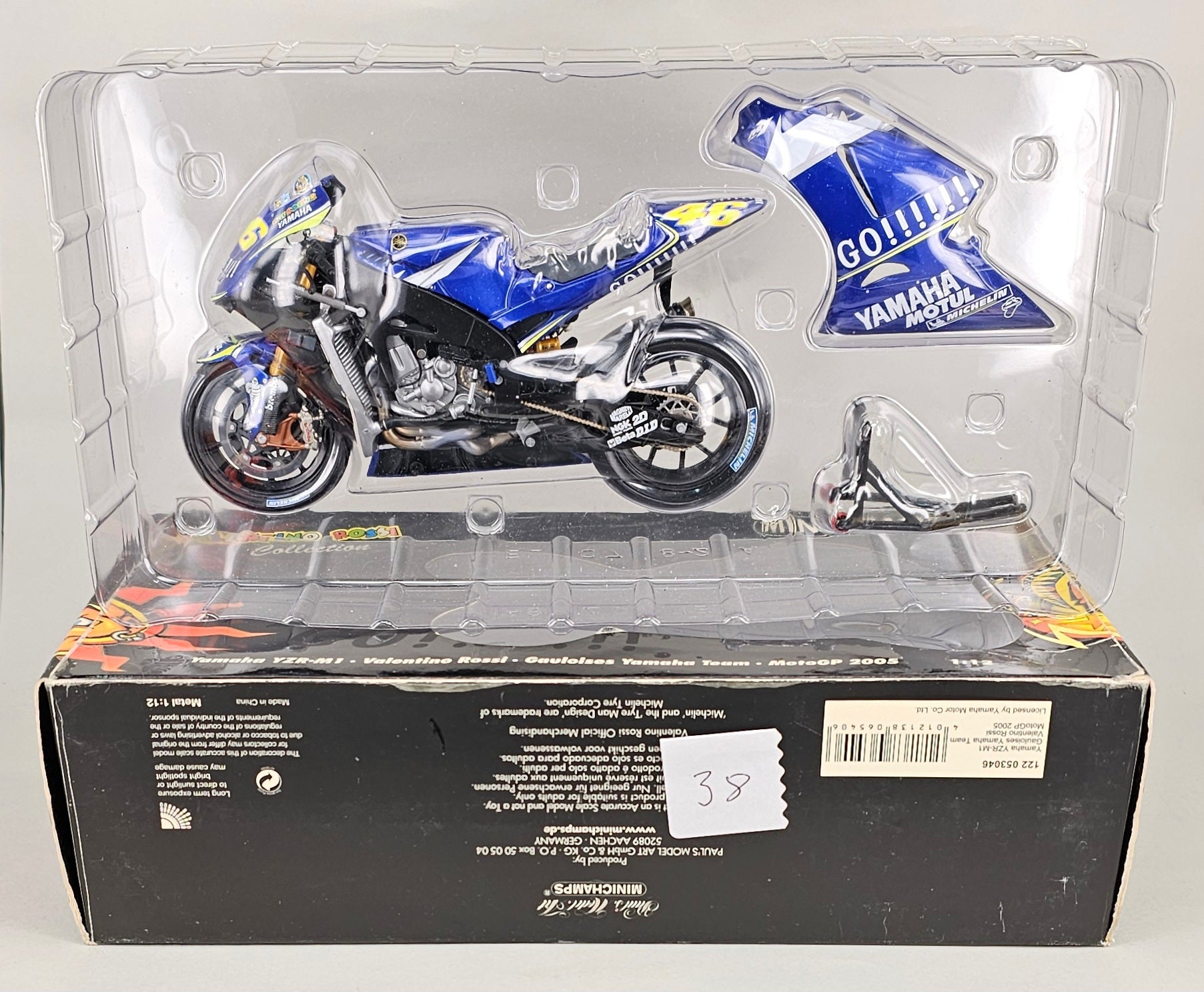 MINICHAMPS 122 053046 - 1/12 Scale Die-Cast YAMAHA YZR-M1 Gauloises Yamaha Team Valentino Rossi MotoGP 2005 - Chester Model Centre