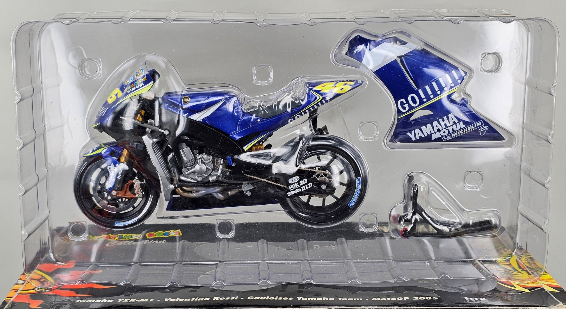 MINICHAMPS 122 053046 - 1/12 Scale Die-Cast YAMAHA YZR-M1 Gauloises Yamaha Team Valentino Rossi MotoGP 2005 - Chester Model Centre