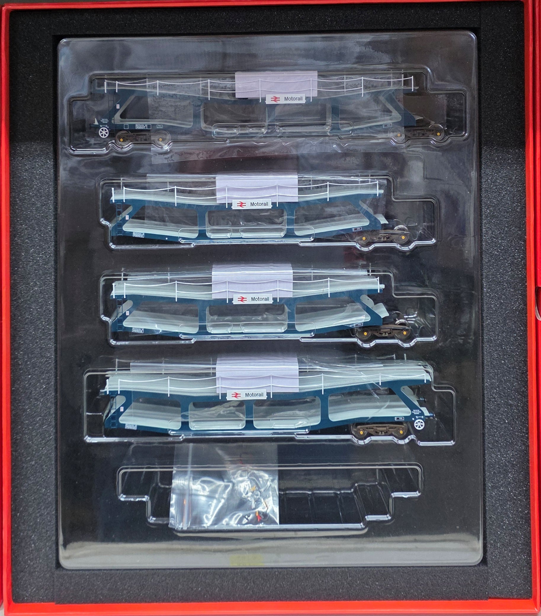 Revolution Trains RT-OO-CAR4-401 B Quad set Cartic-4 car carrier - BR Motorail Blue (set B) - Chester Model Centre