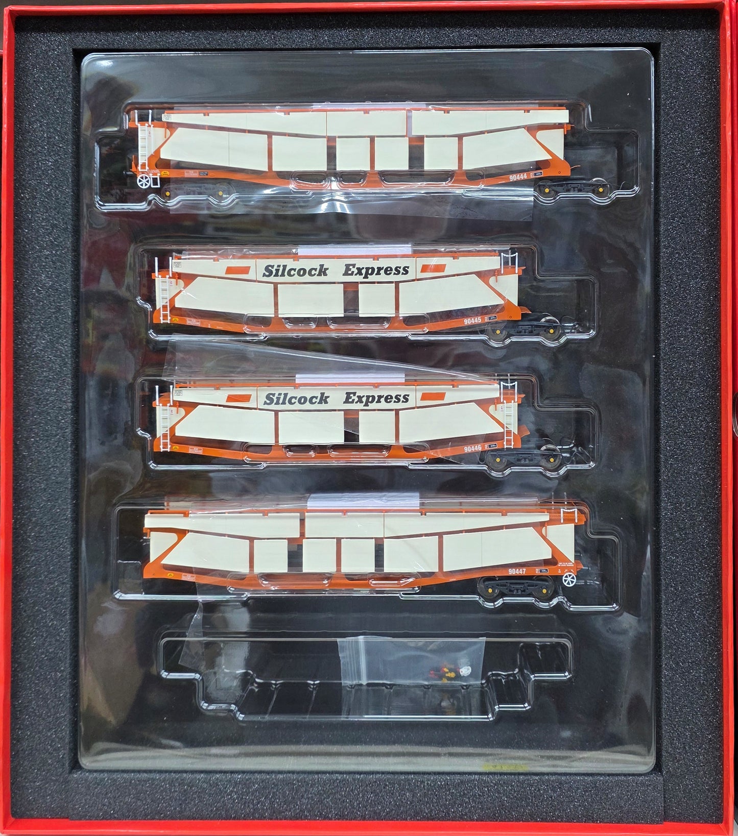 Revolution Trains RT-OO-CAR4-414A Quad set Cartic-4 car carrier - Silcock Express (Side Screens) (Set A) - Chester Model Centre