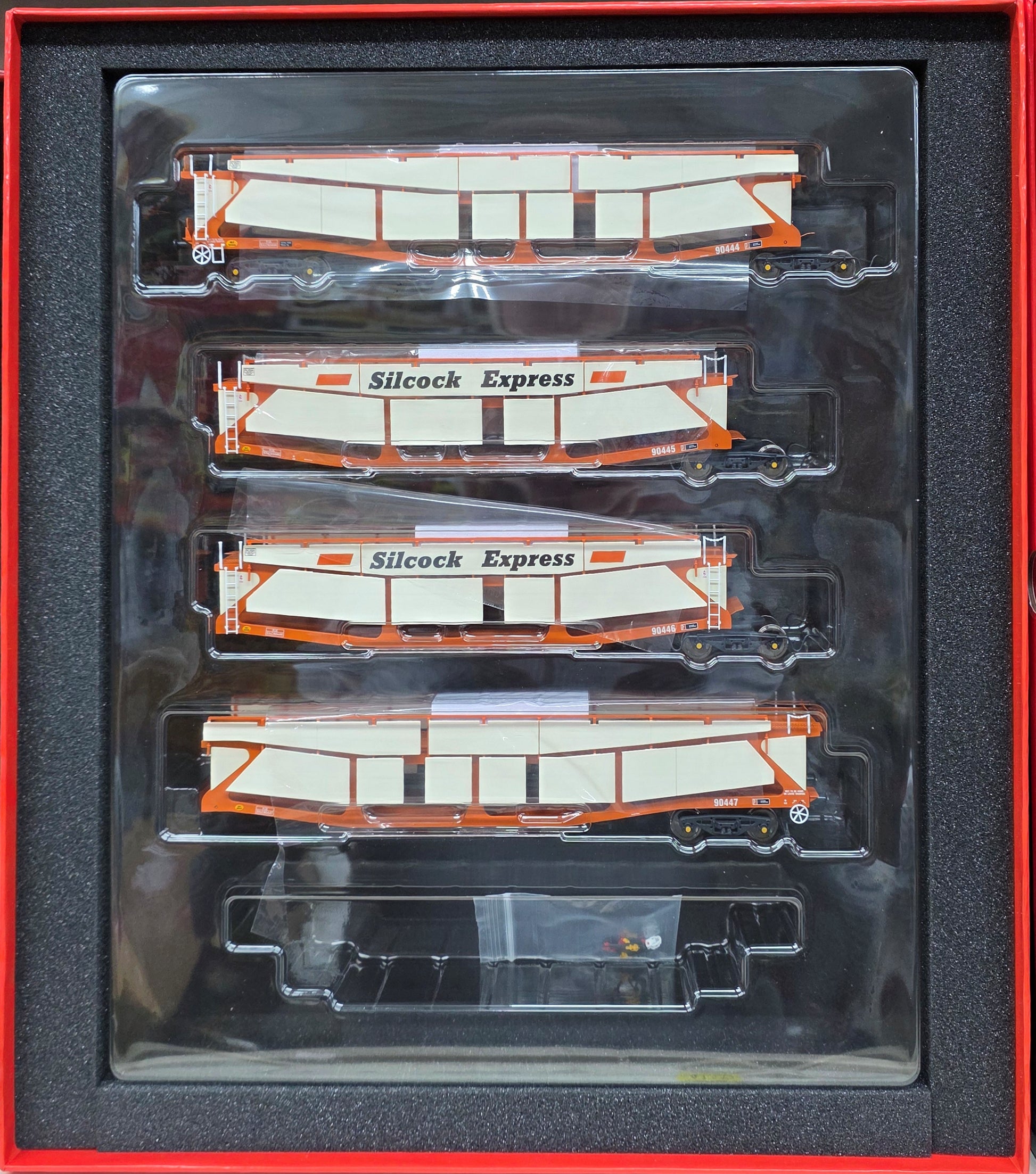 Revolution Trains RT-OO-CAR4-414A Quad set Cartic-4 car carrier - Silcock Express (Side Screens) (Set A) - Chester Model Centre