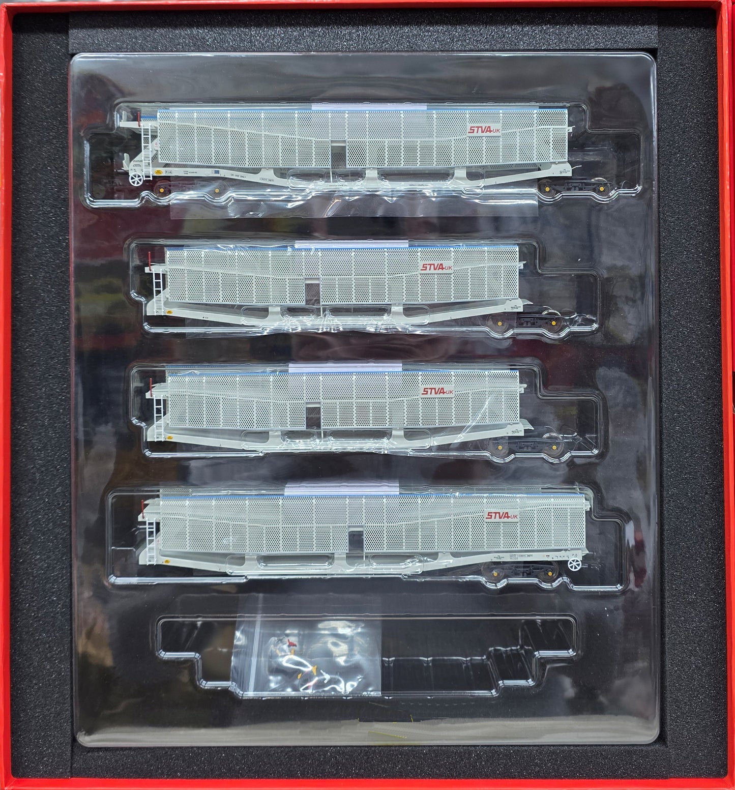 Revolution Trains RT-OO-CAR4-437B Quad set Cartic-4 car carrier STVA UK - (Set B)