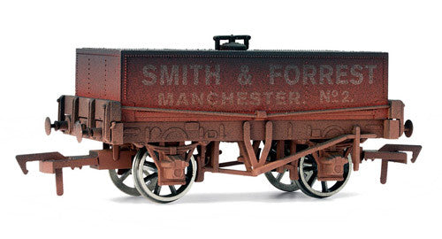Dapol 4F-032-008 OO Gauge Rectangular Tank Smith & Forrest - Manchester - Weathered - Chester Model Centre