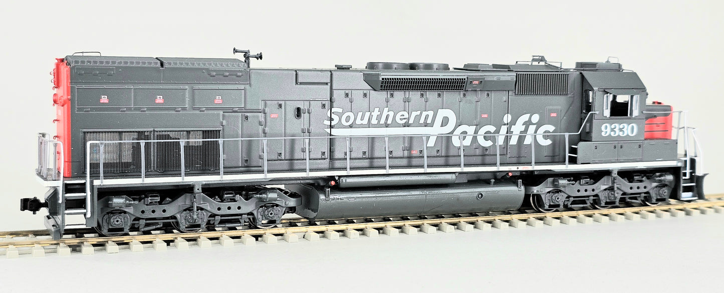 ATHEARN #91629 HO Gauge SD45T-2 SOUTHERN PACIFIC #9330 Locomotive (DCC Quick Plug Equipped - 8 Pin Manufacturer Specific Decoders)