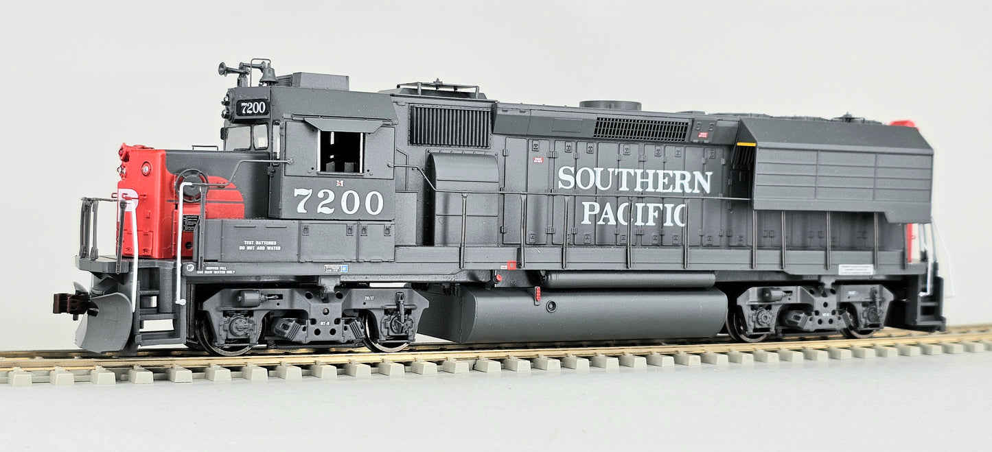 ATHEARN #94719 HO Gauge GP40X SOUTHERN PACIFIC with Elephant Ears #7200 Locomotive (DCC Quick Plug Equipped - 8 Pin Manufacturer Specific Decoders)