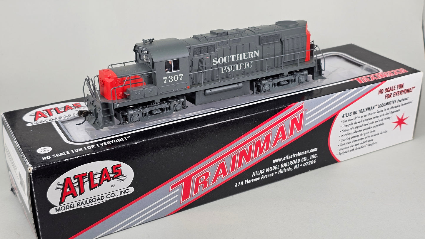 Atlas Trainman 10000569 HO Scale Southern Pacific RS-32 Diesel Locomotive #7307 Grey/Red Livery (DC Only)