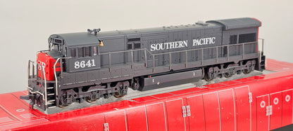 ATLAS Railroad Co. HO Scale #8527 Southern Pacific U33C (Gray/Red Livery) No.8641 (8 pin DCC ready) - Chester Model Centre
