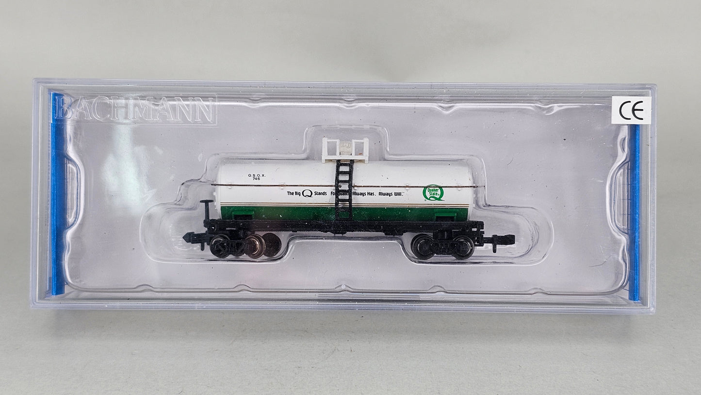 BACHMANN N Gauge Silver Series: #73487 - 40' Single Dome Tank Wagon 'Quaker State' Branding - Chester Model Centre