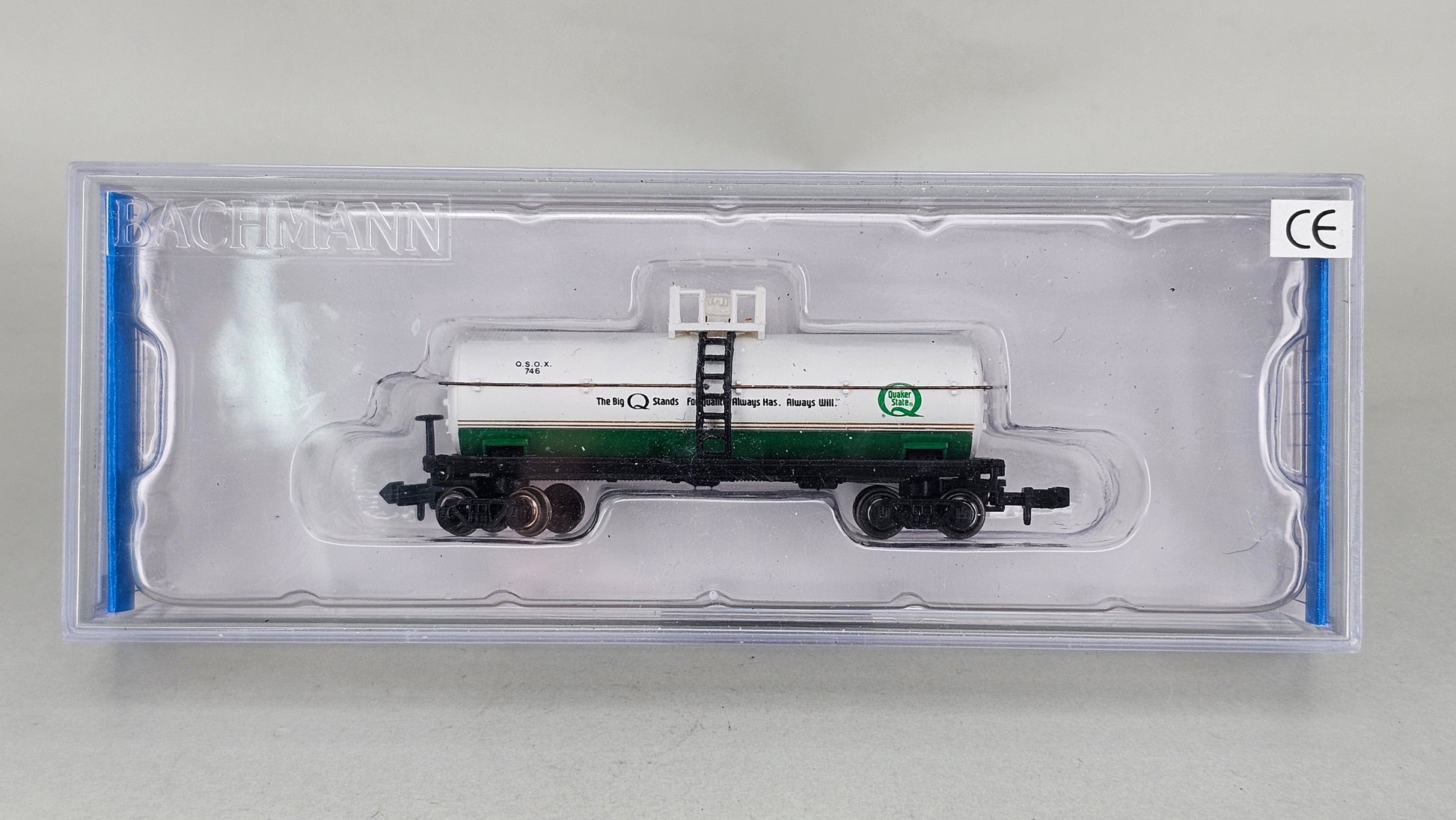BACHMANN N Gauge Silver Series: #73487 - 40' Single Dome Tank Wagon 'Quaker State' Branding - Chester Model Centre