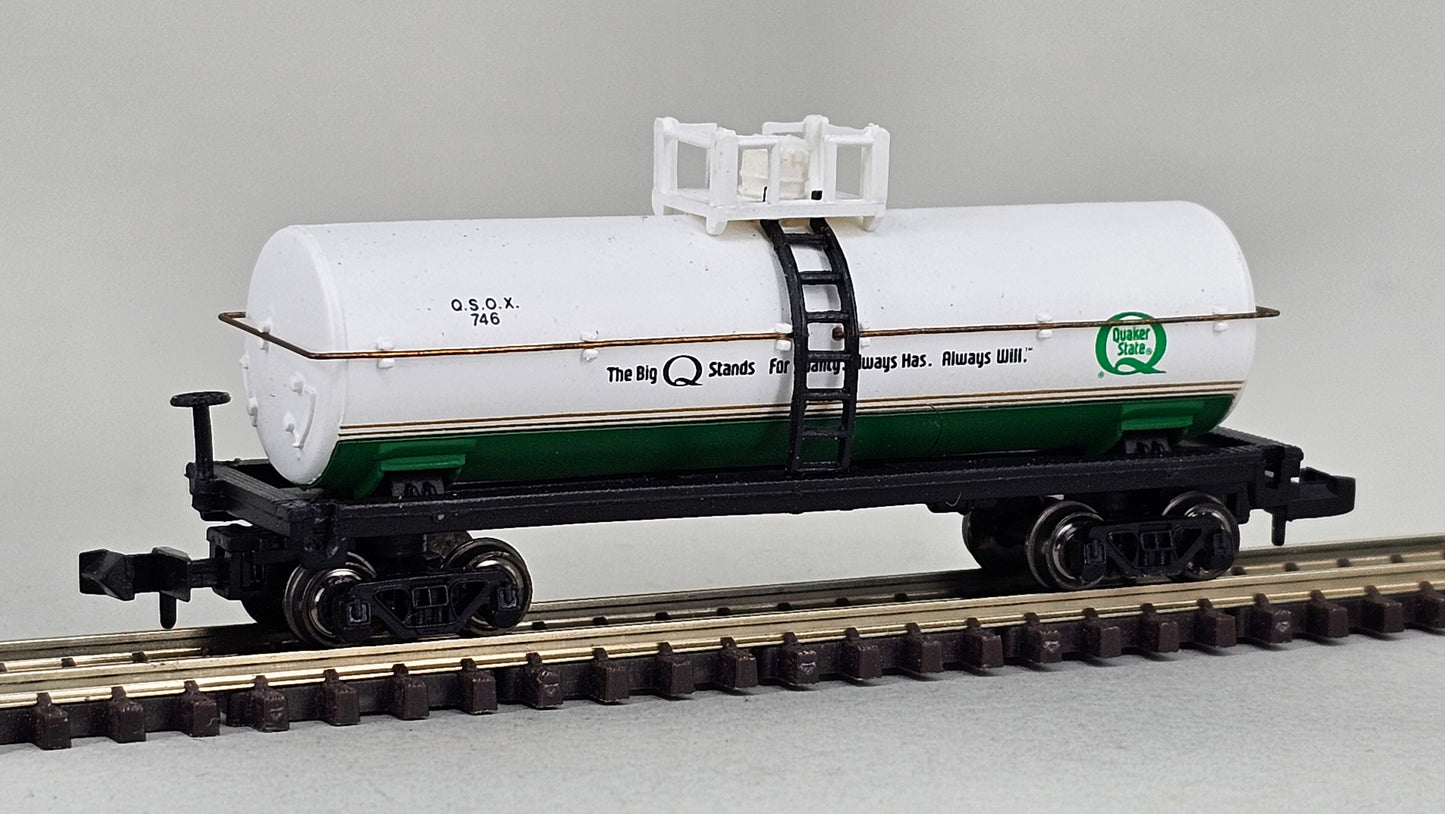 BACHMANN N Gauge Silver Series: #73487 - 40' Single Dome Tank Wagon 'Quaker State' Branding - Chester Model Centre