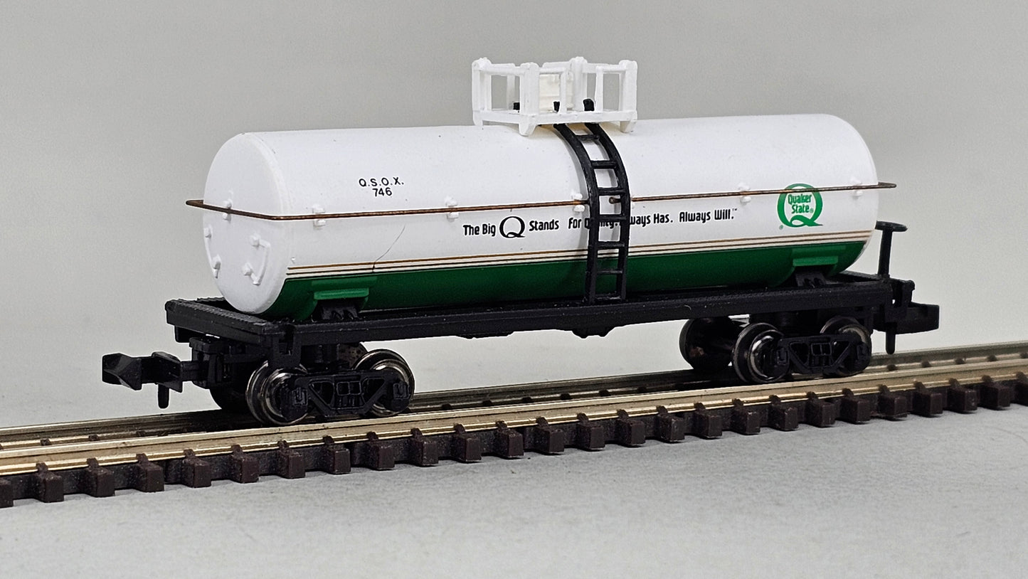 BACHMANN N Gauge Silver Series: #73487 - 40' Single Dome Tank Wagon 'Quaker State' Branding - Chester Model Centre