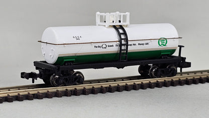 BACHMANN N Gauge Silver Series: #73487 - 40' Single Dome Tank Wagon 'Quaker State' Branding - Chester Model Centre