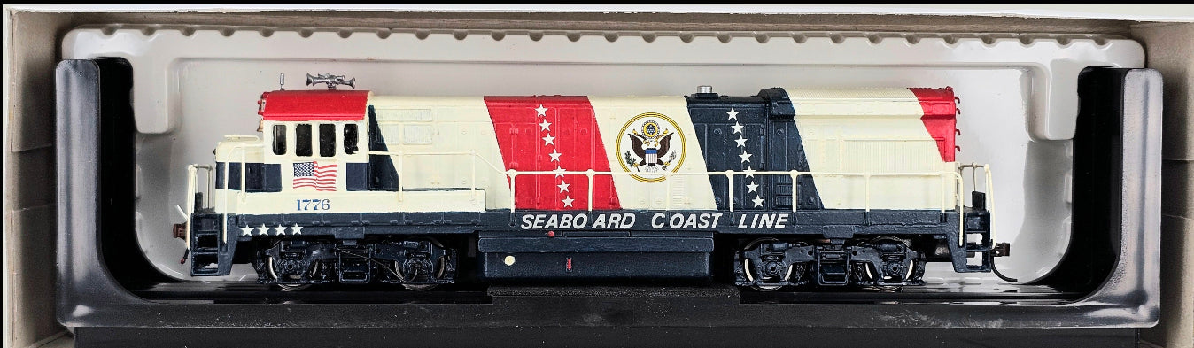 BACHMANN HO Scale GE U36B Diesel Locomotive Seaboard Coast Line Bicentennial #1776 with Directional Lights