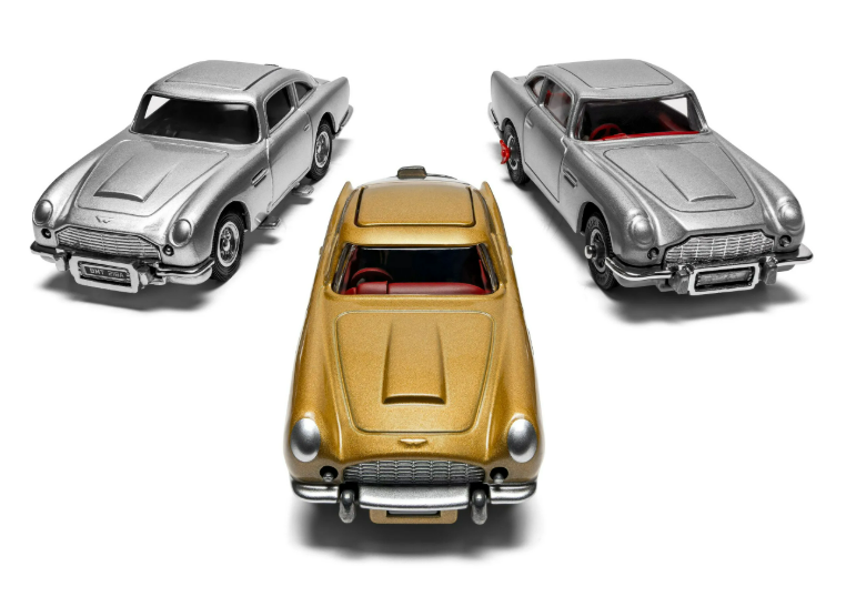 CORGI RT70007 - James Bond's Aston Martin DB5 Classic Collection 1/43 Scale