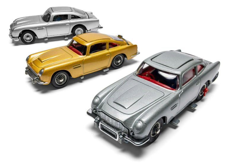 CORGI RT70007 - James Bond's Aston Martin DB5 Classic Collection 1/43 Scale