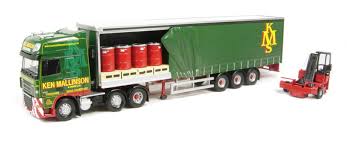 DAF Curtainside with Moffett Mounty - Ken Mallinson - Chester Model Centre