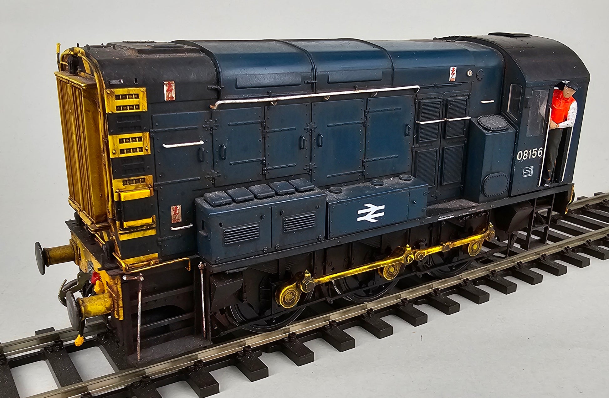 DAPOL 7D-008-011 O Gauge Class 08 D8173 No Ladders (Renumbered and Weathered as 08156) BR Blue, DCC & Sound Fitted - Chester Model Centre