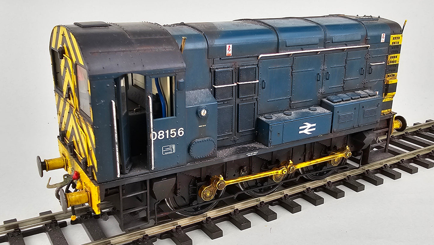 DAPOL 7D-008-011 O Gauge Class 08 D8173 No Ladders (Renumbered and Weathered as 08156) BR Blue, DCC & Sound Fitted - Chester Model Centre