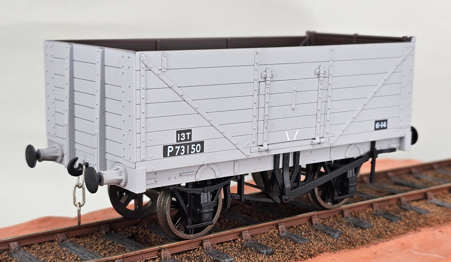 DAPOL 7F-071-034 BR 7 Plank Open Wagon (Grey) No.P73150 (Factory Second - Door wrong end) - Chester Model Centre