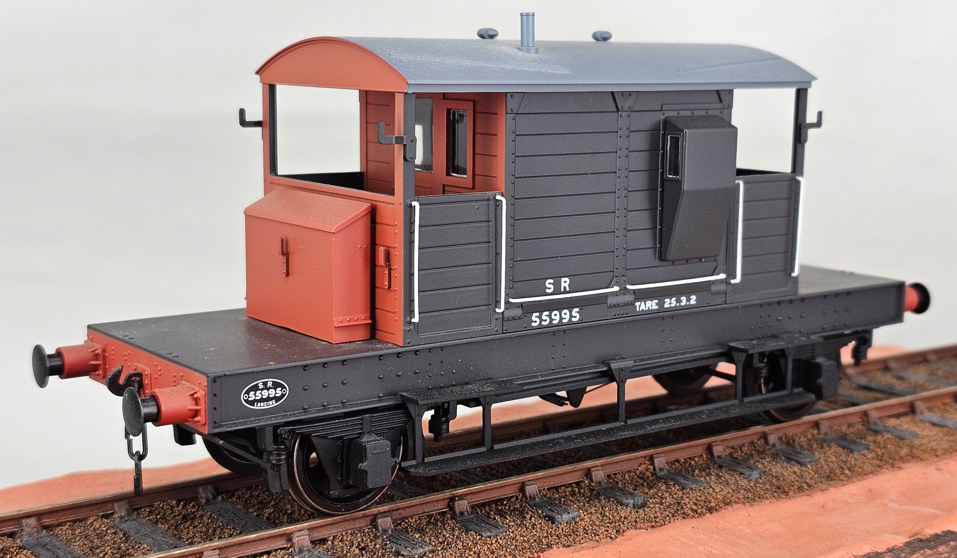DAPOL 7F-100-001 SR Brake Van Bauxite No.55995 - Chester Model Centre