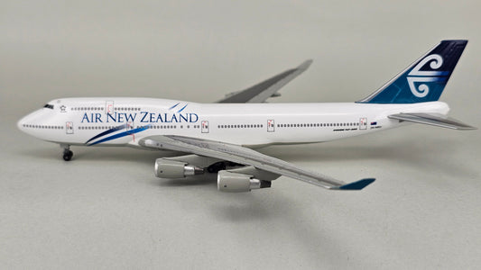 Dragon Wings Premiere Collection 1:400 Scale Die-cast Boeing 747-419 'Air New Zealand' Reg No.ZK-NBV - Chester Model Centre